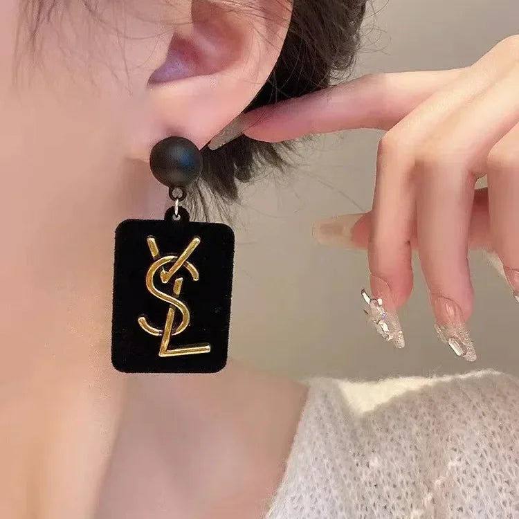 brincos pretos feminino vintage elegante