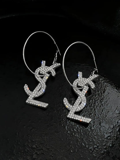 Brincos retrô de metal com textura fosca, cor dourada