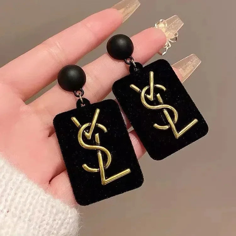 brincos pretos feminino vintage elegante