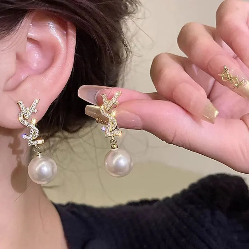 BRINCO CASSANDRE PEARL EARRINGS IN MEL