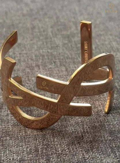 Bracelete Monogramme Cuff da Saint Laurent.