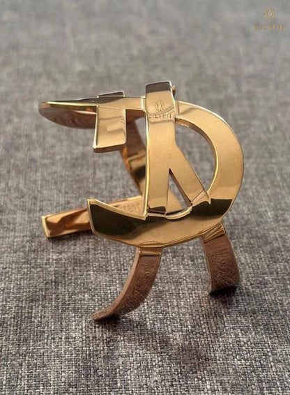 Bracelete Monogramme Cuff da Saint Laurent.