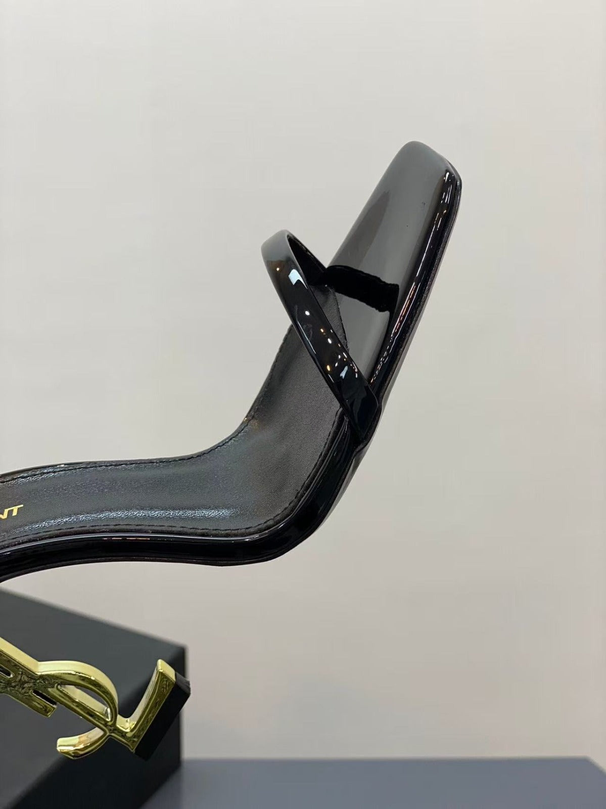 Salto Lilith Opyum Pumps Black YSL