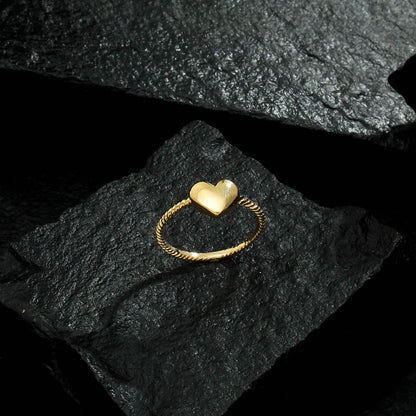 Anel Lilith Allure Dourado de Falange Coração / Lilith Allure Gold Heart Midi Ring
