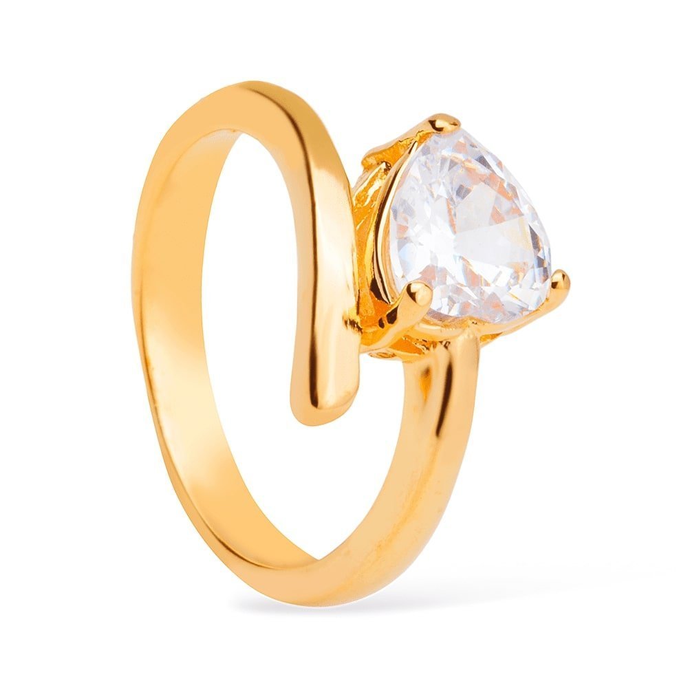 Anel Lilith Allure Dourado Solitário Coração em Zircônia / Lilith Allure Gold Solitaire Ring with Heart-Shaped Zirconia