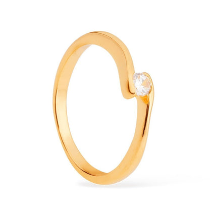 Anel Lilith Allure Dourado Solitário Ponto de Luz Zircônia / Lilith Allure Gold Solitaire Ring with Zirconia Solitaire