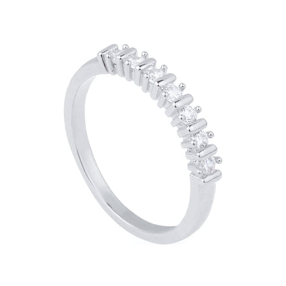 Anel Lilith Allure Prateado Aparador de Aliança Cravejado com 7 Pedras de Zircônia / Lilith Allure Silver-Plated Wedding Band Enhancer Ring with 7 Cubic Zirconia Stones