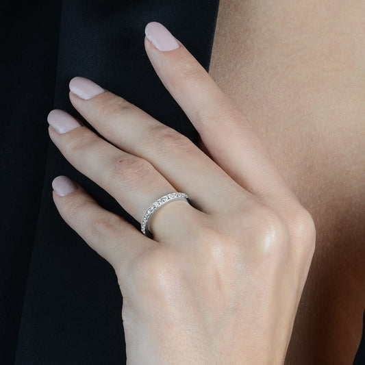 Anel Lilith Allure Prateado Aparador de Aliança Cravejado de Zircônia / Lilith Allure Silver-Plated Wedding Band Enhancer Ring with Zirconia