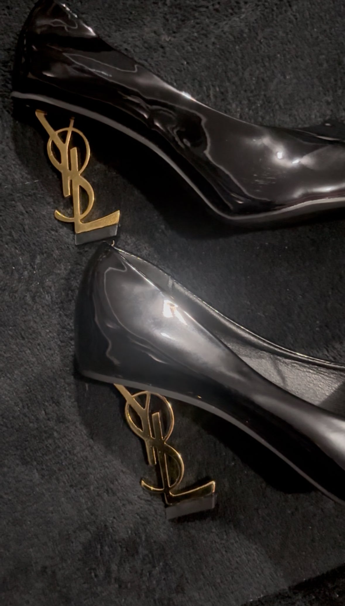 Scarpin Y Lilith Select – Preto & Dourado. Y Lilith Pumps Select – Black & Gold