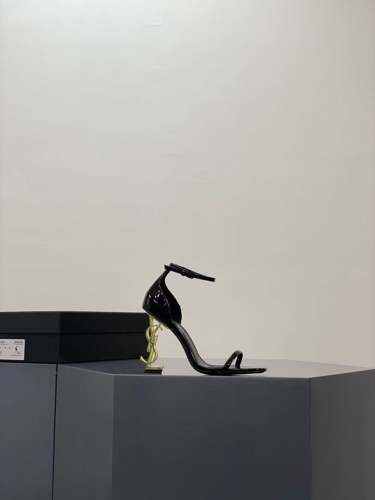 Salto Lilith Opyum Pumps Black YSL