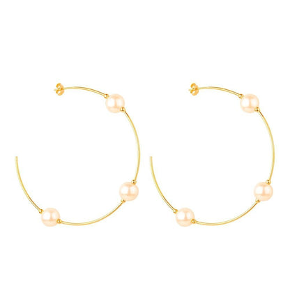 Brinco Lilith Allure Dourado de Argola Grande Com Pérolas / Lilith Allure Large Gold Hoop Earrings with Pearls
