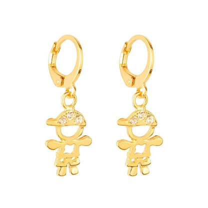 Brinco Lilith Allure Dourado de Argolinha Filho Menino Pedras Zircônia / Lilith Allure Gold Huggie Earrings with little Boy and Zirconia Stones