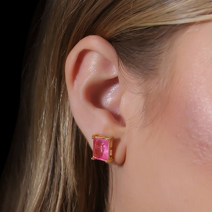 Brinco Lilith Allure Dourado de Pedra Retangular Rosa / Lilith Allure Gold Earring with Pink Rectangular Stone