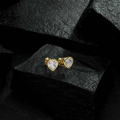 Brinco Lilith Allure Dourado de Zircônia em formato de Coração / Lilith Allure Gold-Plated Heart-Shaped Earrings Featuring Zirconia Stones