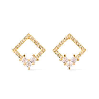 Brinco Lilith Allure Dourado Quadrado com 30 Pedras de Zircônia / Lilith Allure Gold Square Earrings with 30 Zirconia Stones
