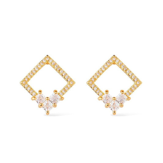 Brinco Lilith Allure Dourado Quadrado com 30 Pedras de Zircônia / Lilith Allure Gold Square Earrings with 30 Zirconia Stones