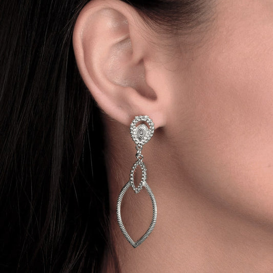 Brinco Lilith Allure Prateado Luxo Gota de Gala / Lilith Allure Silver Luxury Gala Drop Earrings