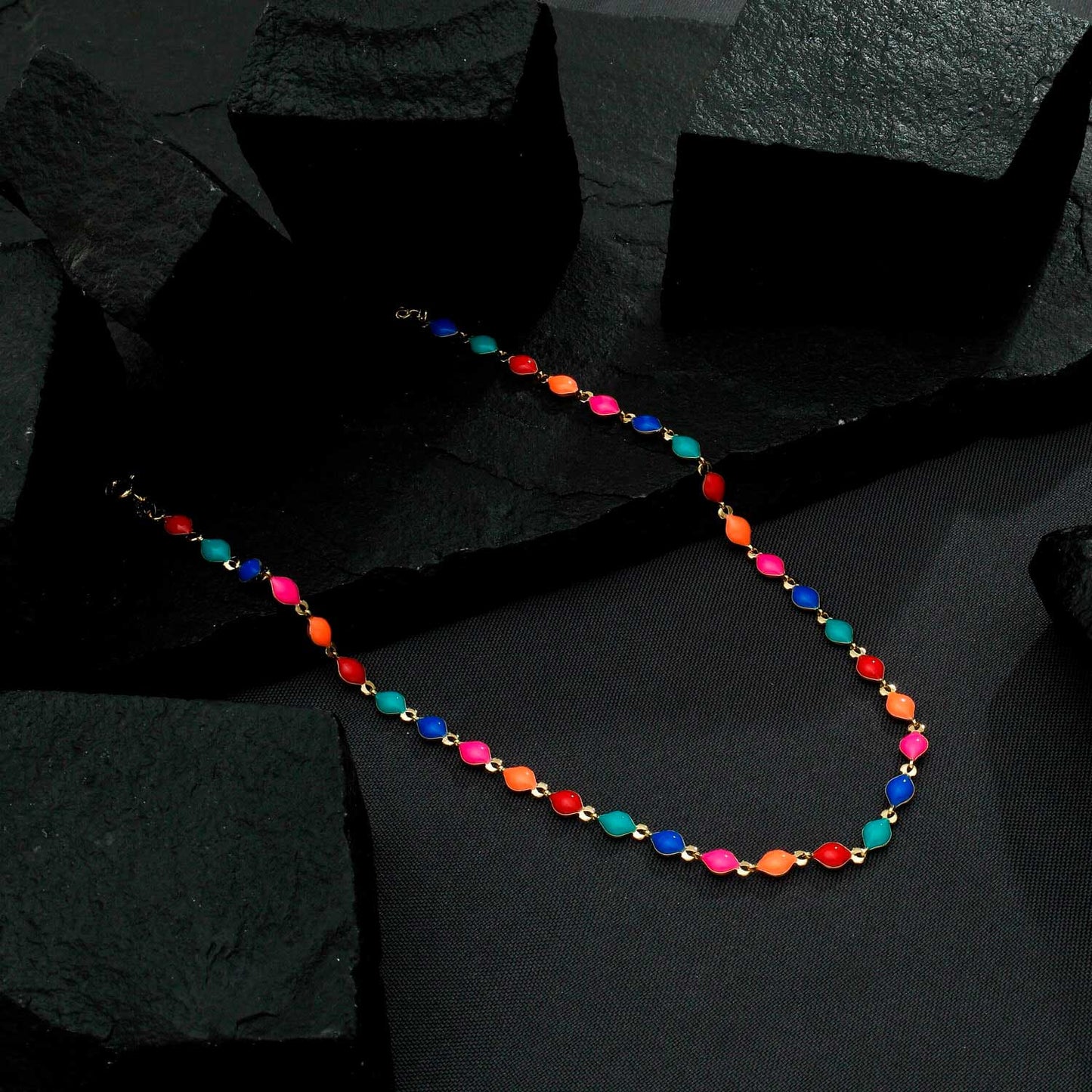 Chocker Lilith Allure Dourada Colorida com Extensor / Lilith Allure Gold-Plated Multicolored Choker Necklace with Adjustable Extender
