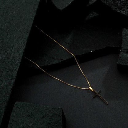 Colar Lilith Allure Dourado de Cruz Cravejado de Pedra Natural Negra / Lilith Allure Gold-Plated Necklace featuring a Cross Pendant Encrusted with Black Natural Stones
