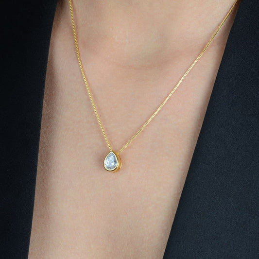 Colar Lilith Allure Dourado de Gota em Zircônia / Lilith Allure Gold Drop Necklace with Zirconia