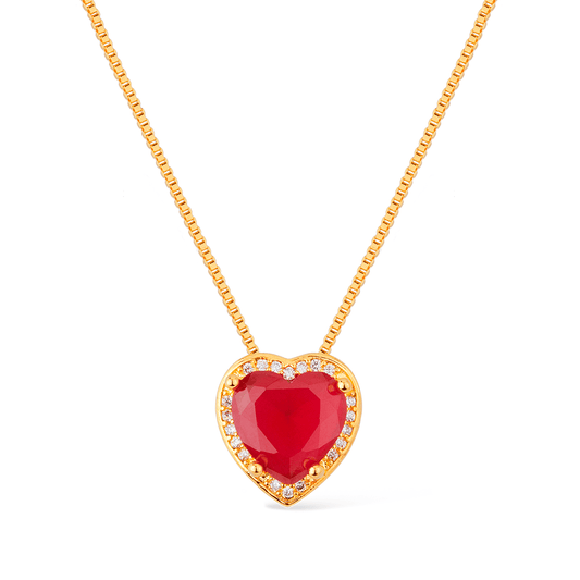 Colar Lilith Allure Dourado de Pedra Natural Vermelha Coração Cravejado de Zircônia / Lilith Allure Gold-Plated Necklace featuring a Red Natural Stone Heart Pendant, Encrusted with Zirconia