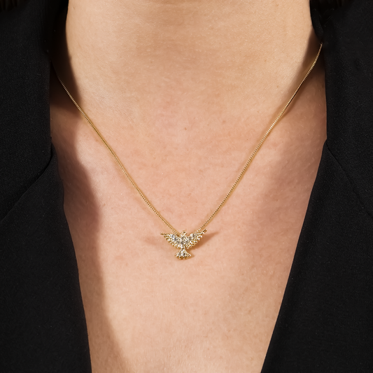 Colar Lilith Allure Dourado Espirito Santo com Zircônia / Lilith Allure Gold Necklace Holy Spirit with Zirconia