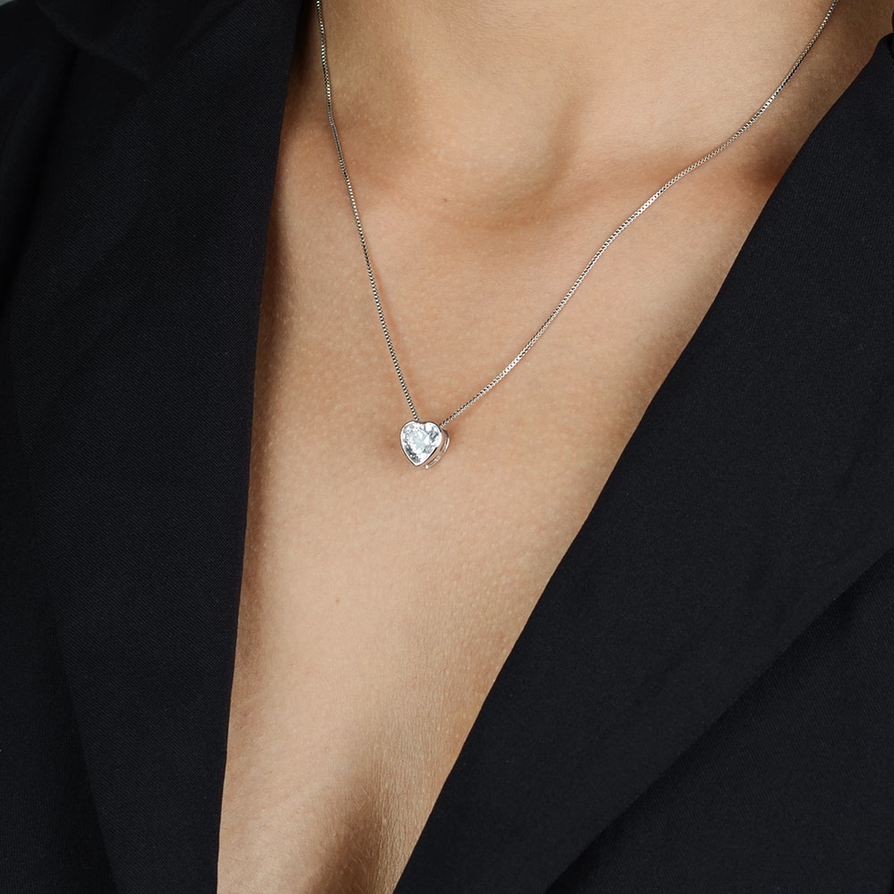 Colar Lilith Allure Prateado de Pedra Natural em formato de Coração / Lilith Allure Silver Necklace with Natural Stone in Heart Shape