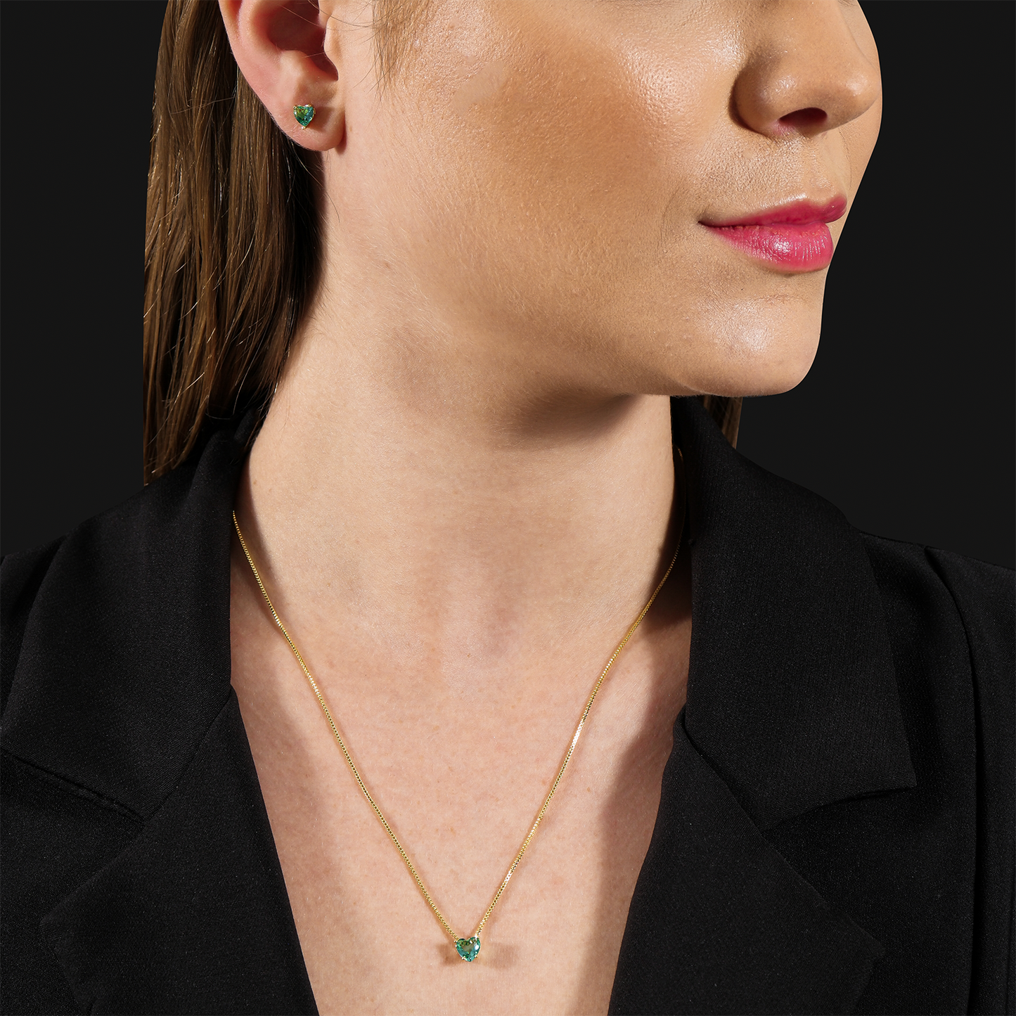 Conjunto Lilith Allure Dourado de Coração Verde / Lilith Allure Gold Heart Set with Green Stone