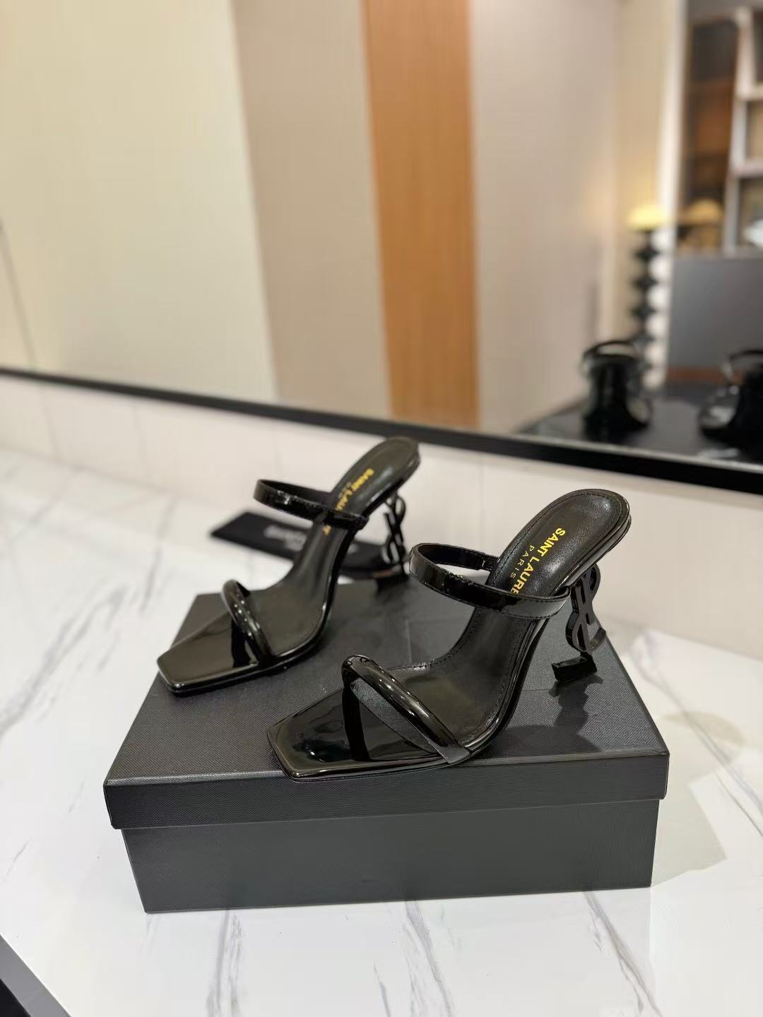 Salto Lilith Opyum Cognac Sandal Black YSL