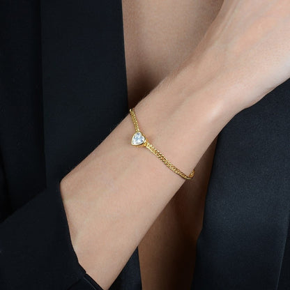 Pulseira Lilith Allure Dourada com Pedra de Coração em Zircônia / Lilith Allure Gold Bracelet with Heart-Shaped Zirconia Stone