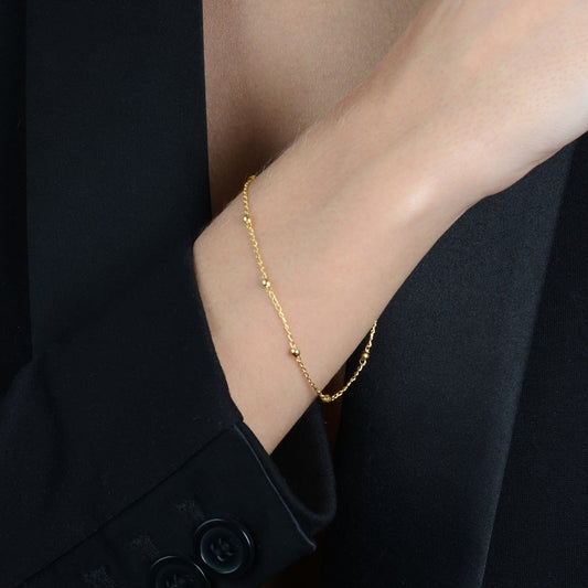 Pulseira Lilith Allure Dourada de Bolinhas Delicada / Lilith Allure Delicate Gold Bracelet with Small Balls