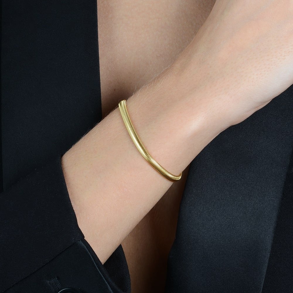 Pulseira Lilith Allure Dourada Rabo de Rato / Lilith Allure Gold Bracelet with Rat Tail Design