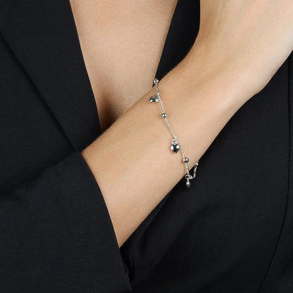 Pulseira Lilith Allure Prateada com Pingentes de Coração e Esferas / Lilith Allure Silver Bracelet with Heart and Sphere Charms