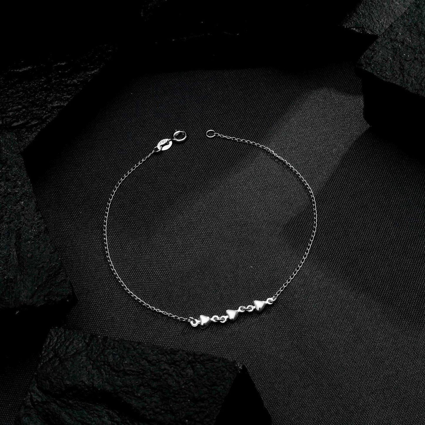 Tornozeleira Lilith Allure Prateada 3 Corações Lisa / Lilith Allure Silver Anklet with 3 Smooth Hearts